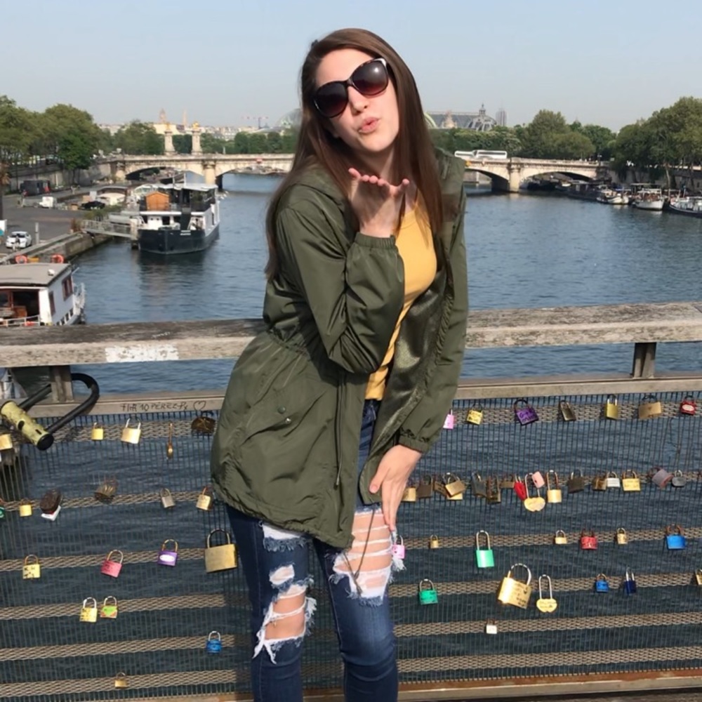 Meet your Posher, Alexandra